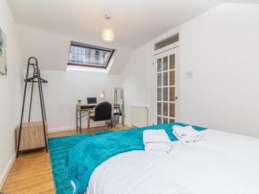 Pass the Keys 2 Beds flat with private entrance in City Centre - Sleeps 4